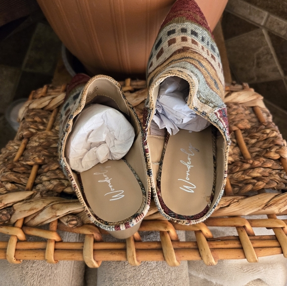 Colorful Block Heel Mules By Wonderly Size 7 1/2 NWOB Never Worn!!! - Picture 3 of 7